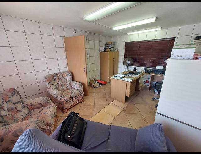 707M² FACTORY FOR SALE IN ANDERBOLT